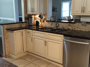 4446 Groveland Rd, University Heights, OH 44118