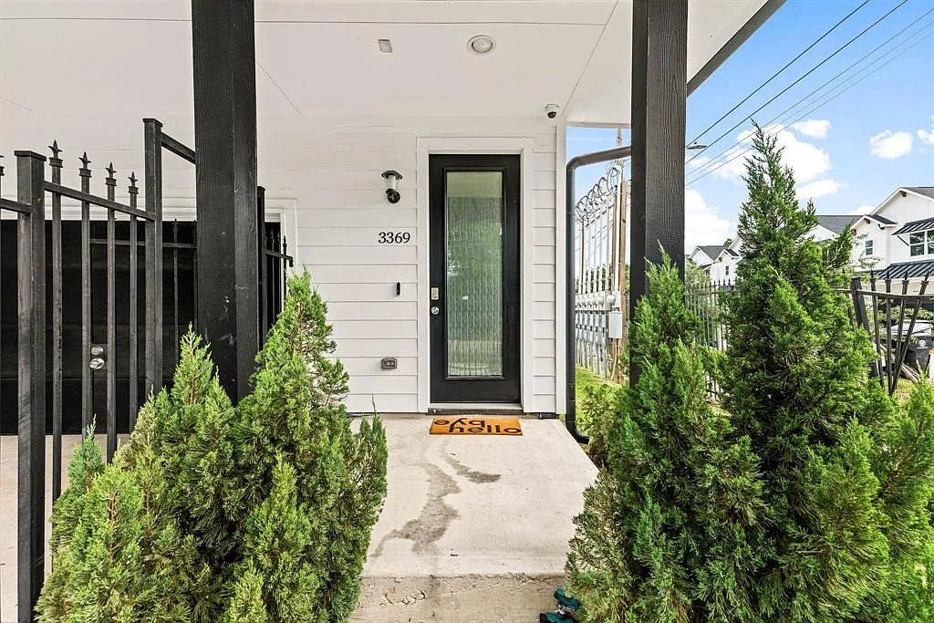 3 bed, 1815 sqft, $2,450 — Photo 2