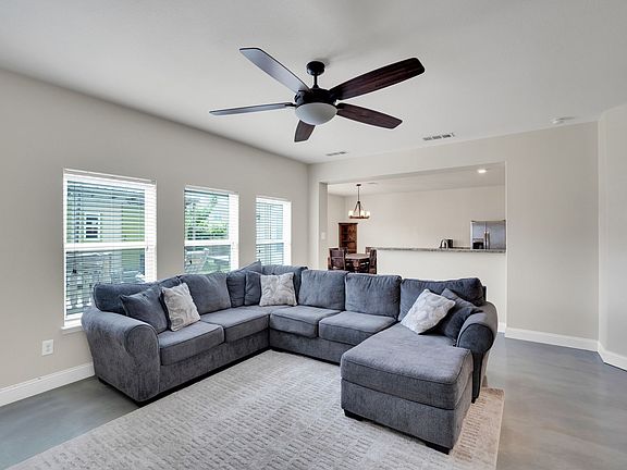 3rd image of 104 Liberty Ln