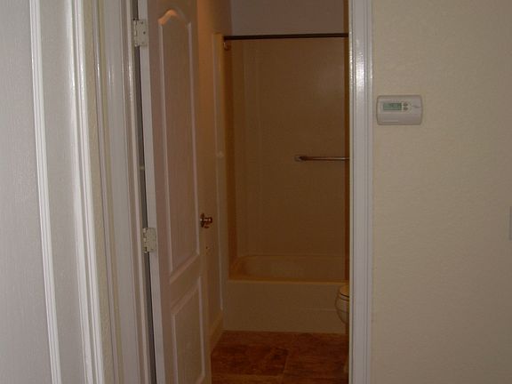 3rd image of 854 Illinois Ave APT B