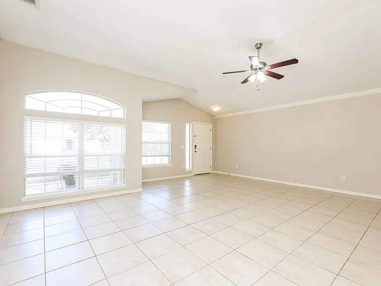 1302 Ardmore St — Photo 3