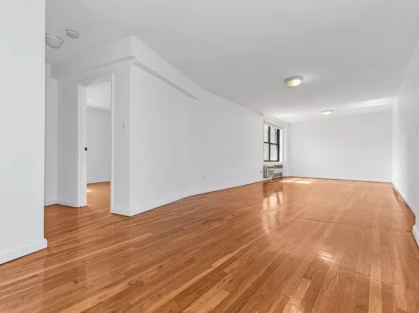 63-95 Austin St APT 2G, Rego Park, NY 11374