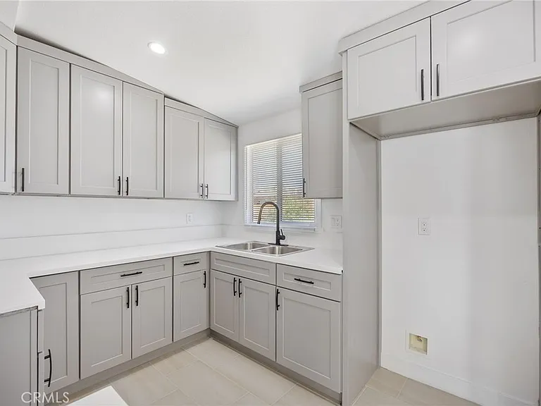 709 W Avenue H12 — Photo 11
