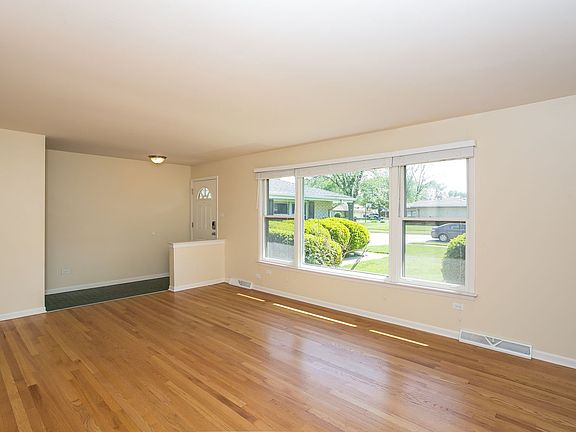 2nd image of 17118 Ingleside Ave
