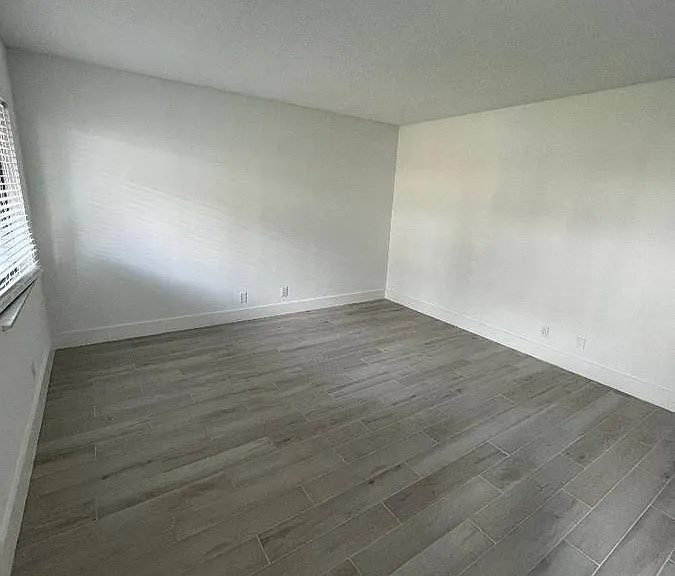 Banyan Club Apartments — Photo 8