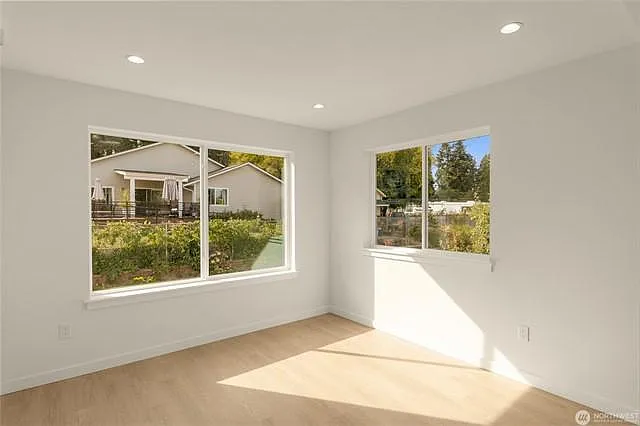 3 bed, $2,940 — Photo 2