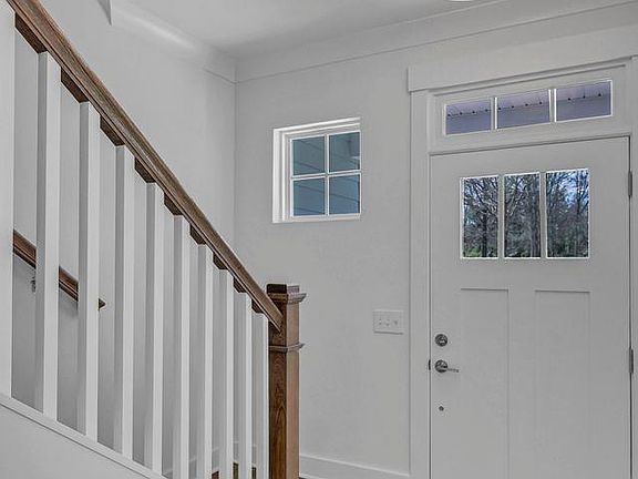 3rd image of 142 Clubside Dr