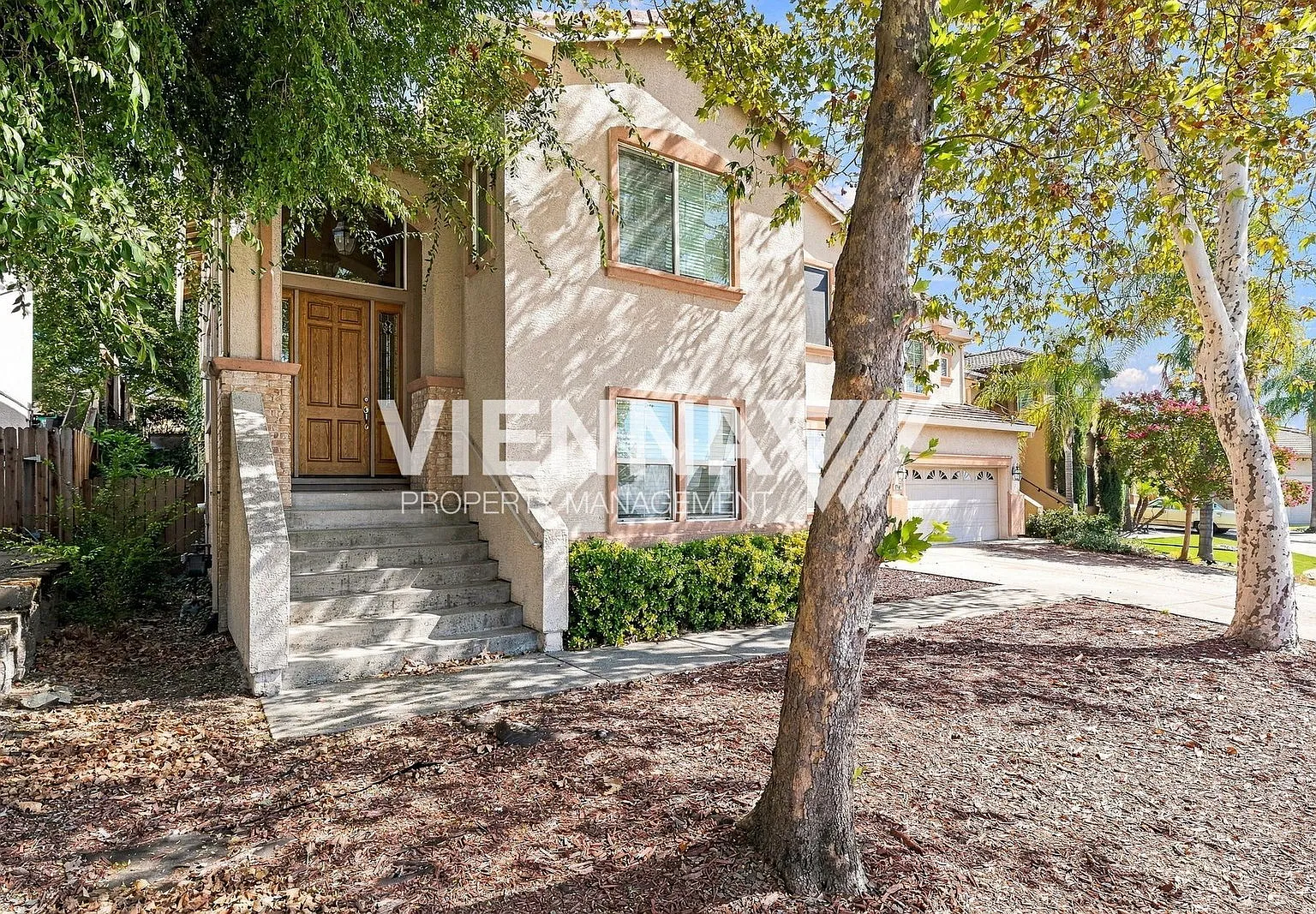 5 bed, 3.0 bath, 3755 sqft, $3,995 — Photo 2