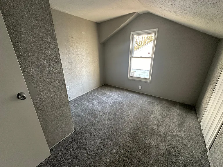 22829 Rosalind Ave — Photo 12