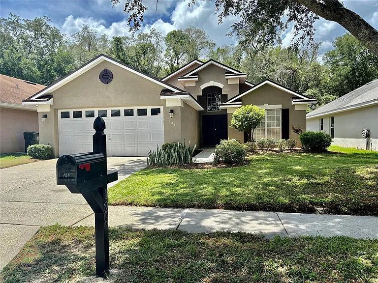 124 Easton Cir — Photo 24