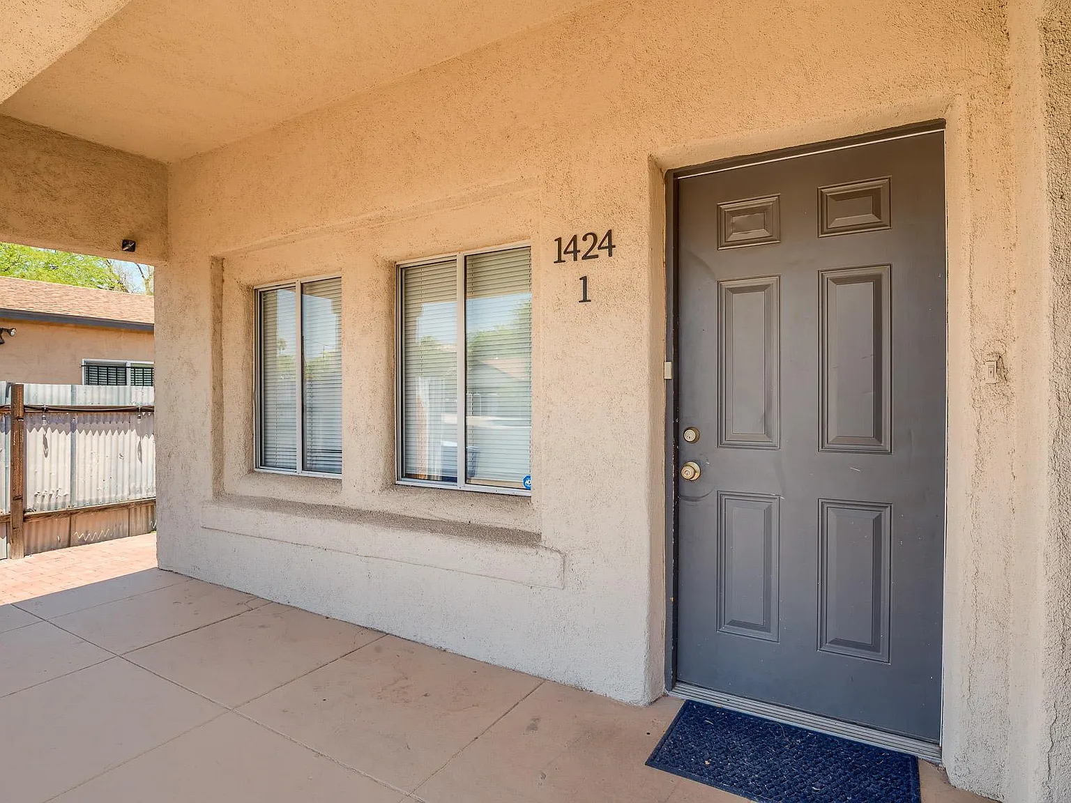 3 bed, 1300 sqft, $1,700 — Photo 1