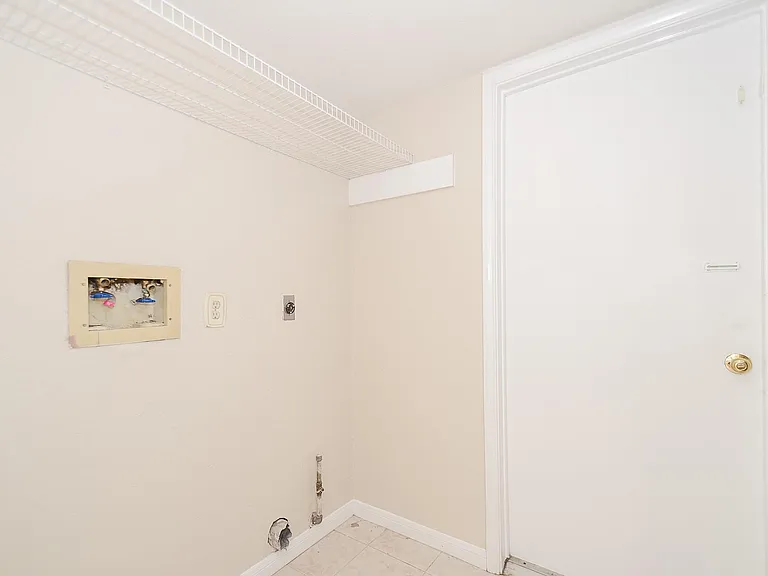 1722 Foxlake Dr — Photo 30