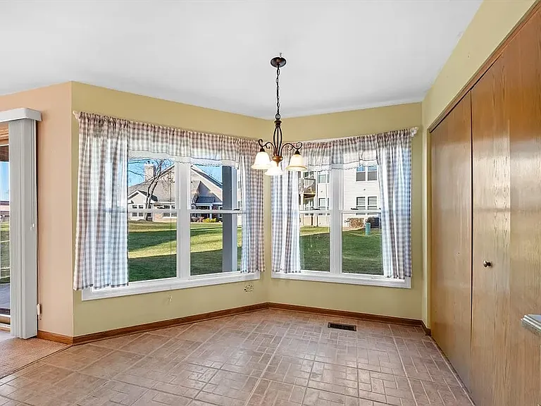 2516 Live Oak Ln — Photo 17