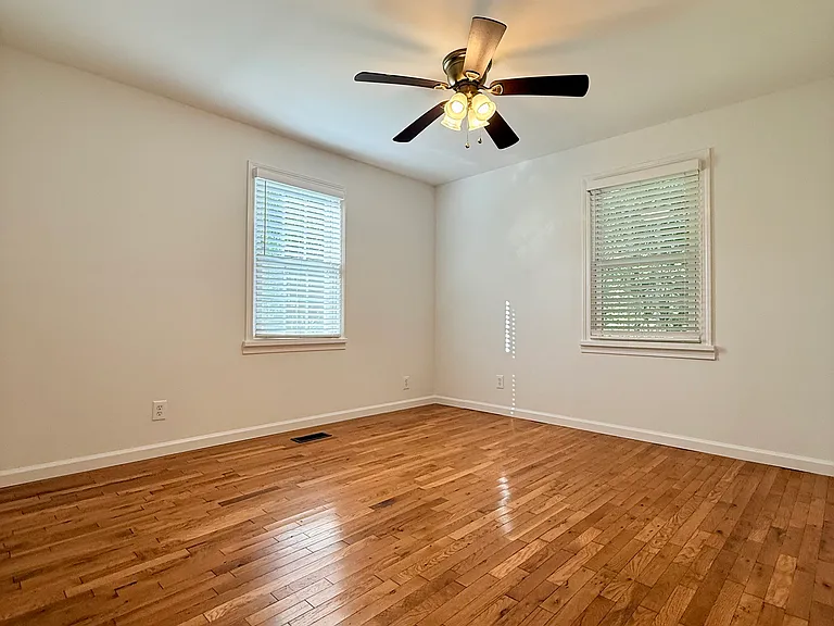 1040 Ashwood Pl — Photo 8