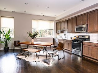 1075 W Polk St APT 2F, Chicago, IL 60607