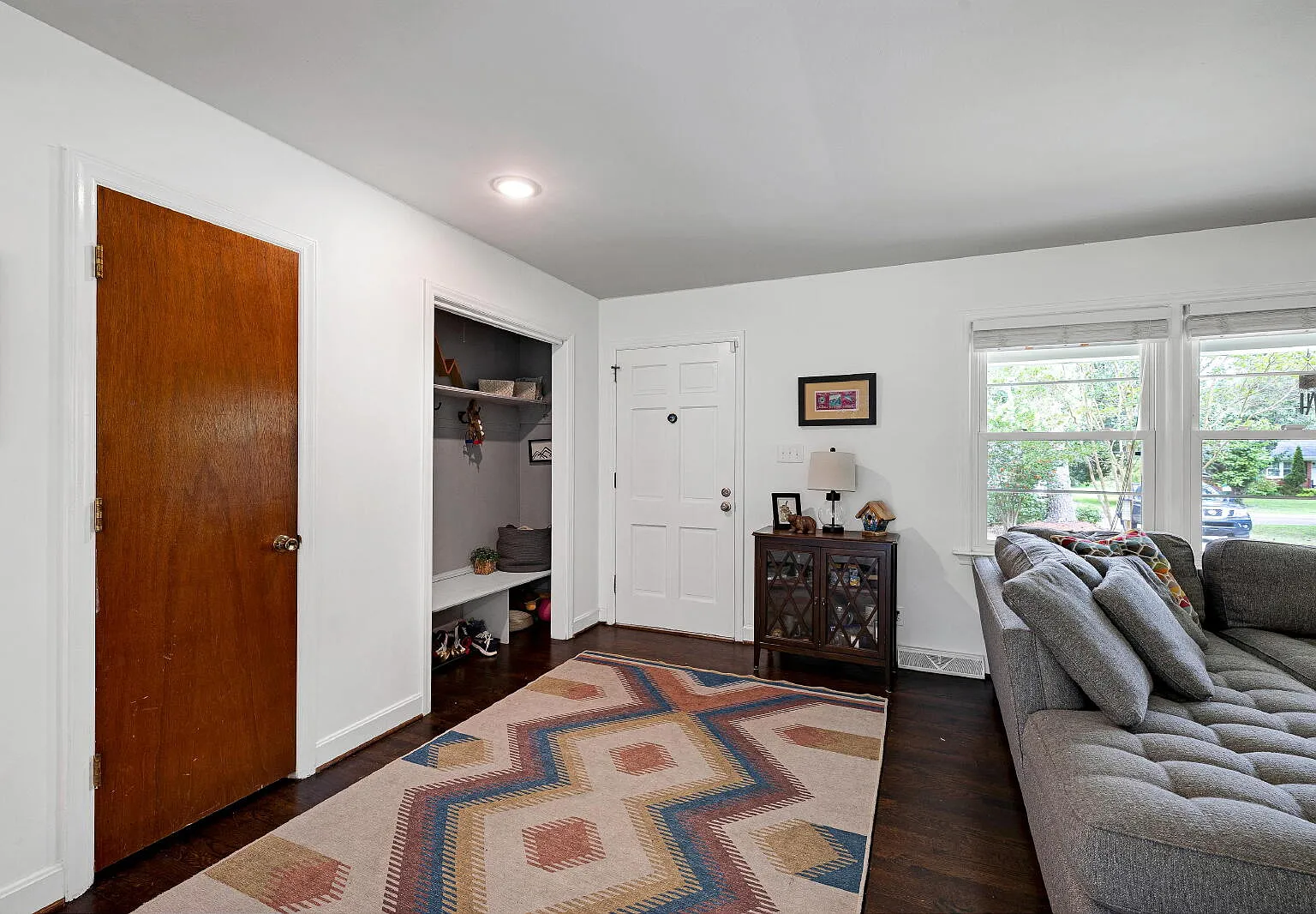 3 bed, 1.5 bath, 1308 sqft, $2,200 — Photo 4