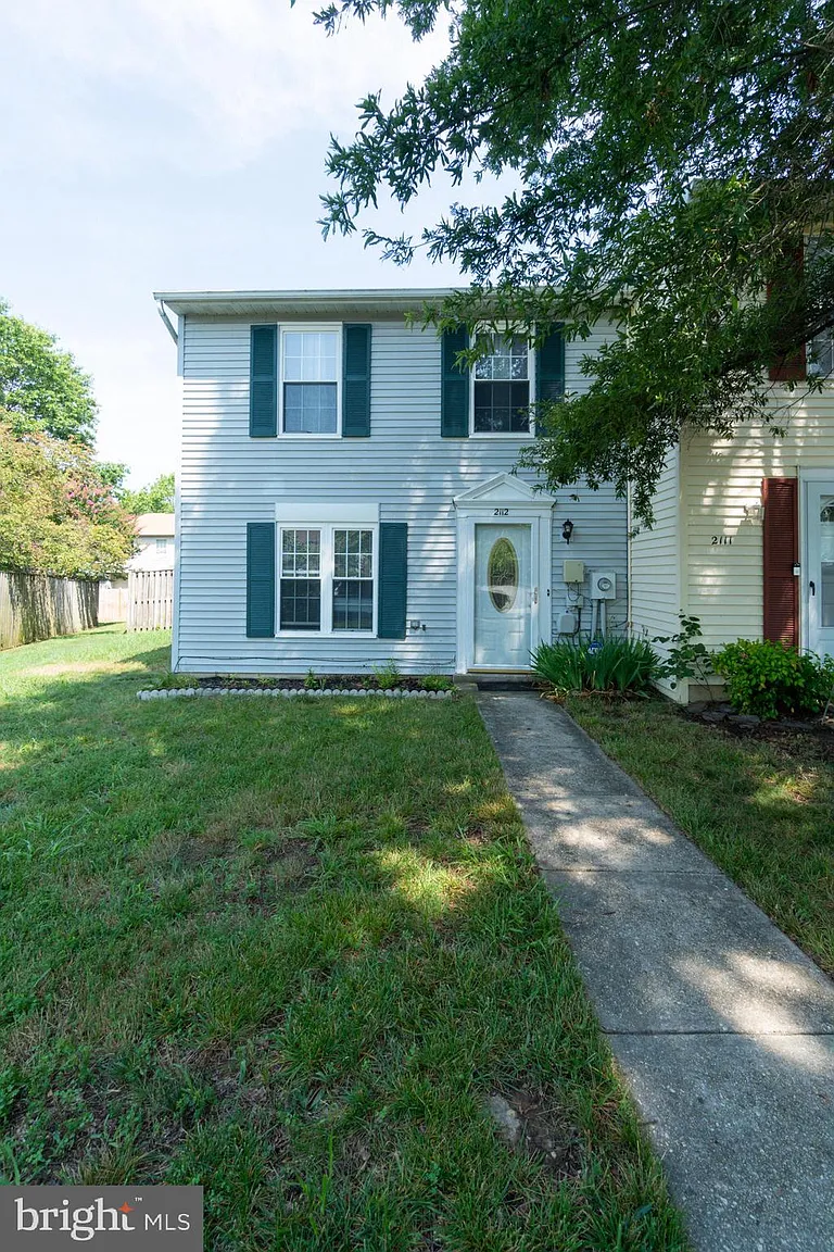 2112 Tanglewood Dr photo 1