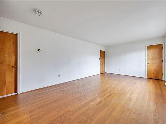 3rd image of 631 Santee Rd