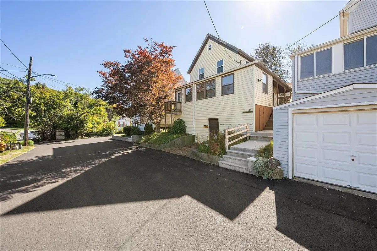 3 bed, 1186 sqft, $3,400 — Photo 1