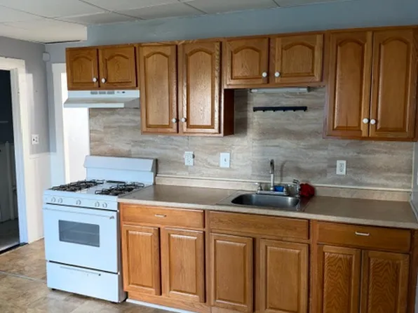 210 Globe St #1W, Fall River, MA 02724