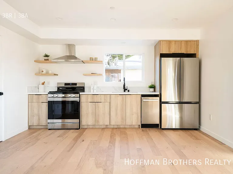 2681 Roseview Ave — Photo 5