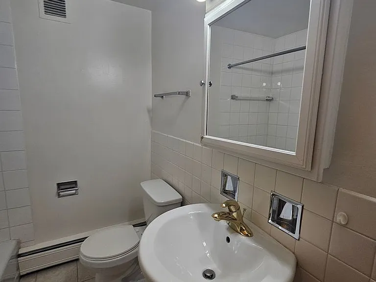 2725-27 Central St #2N — Photo 11