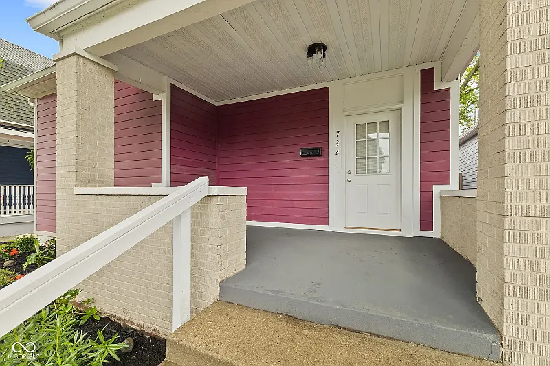 Stylish Downtown Indianapolis Stay - Modern 3 Bedroom with Backyard! — Photo 2