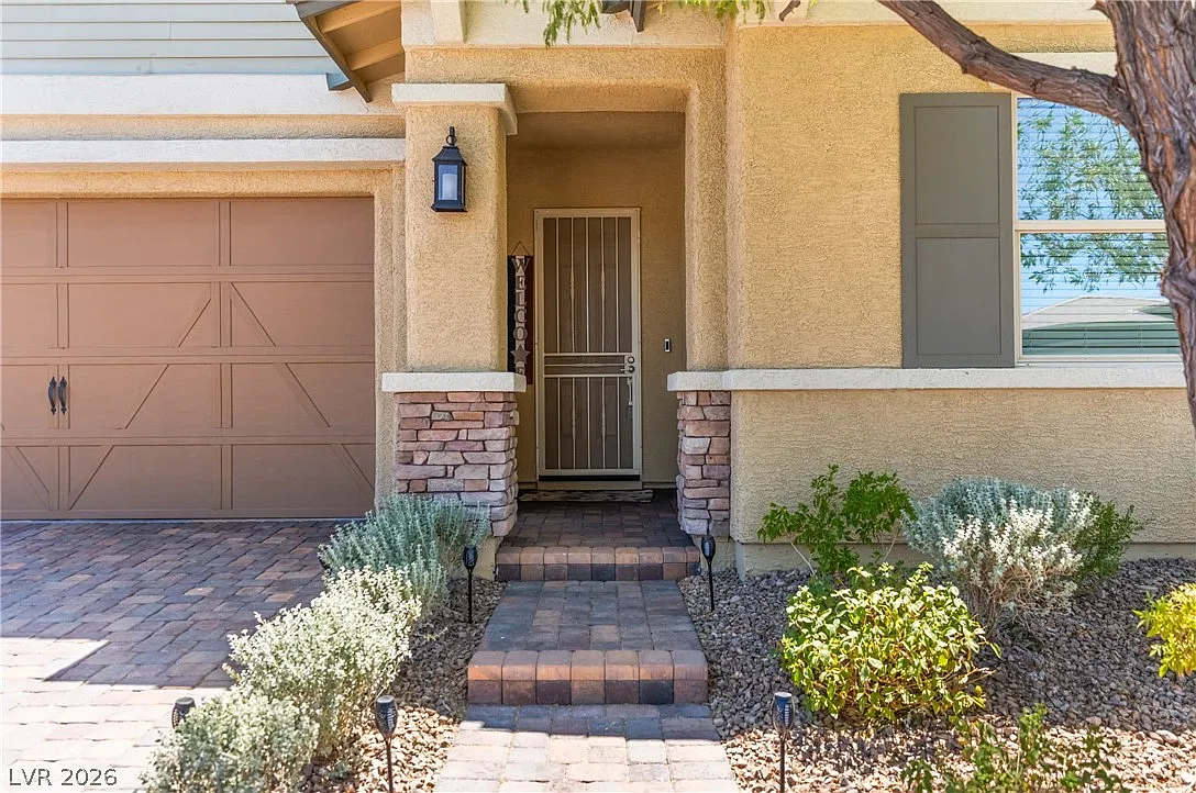 3 bed, 2.0 bath, 1949 sqft, $2,765 — Photo 3