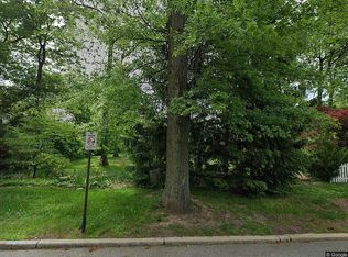322 Wyoming Ave, Maplewood, NJ 07040