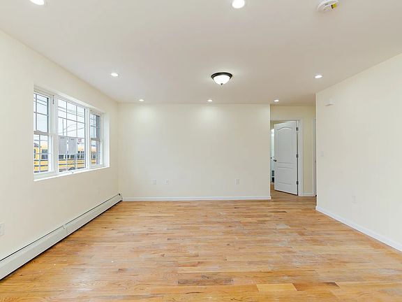 2nd image of 16126 Baisley Blvd