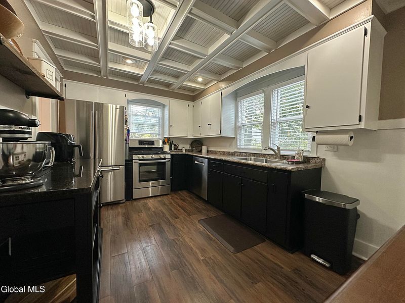 4th image of 10 Fowler Avenue
