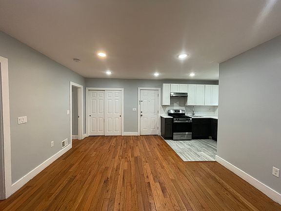 4th image of 155 S Essex Ave Floor 1