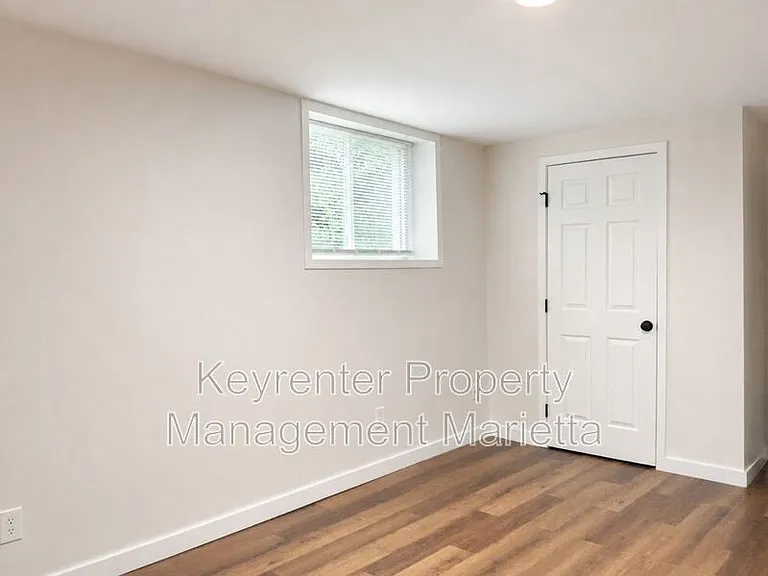 1138 Gerald Pl SW #B — Photo 8