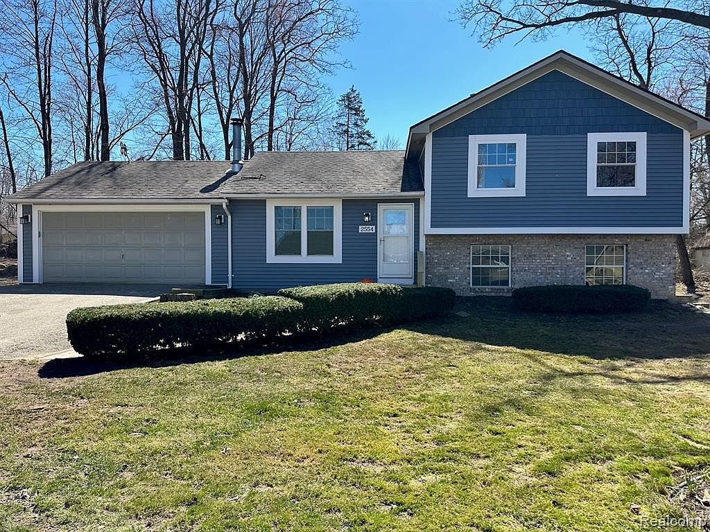 2554 Universal Dr, Pinckney, MI 48169 Zillow