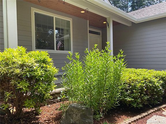 4th image of 18132 E Clear Lake Blvd SE