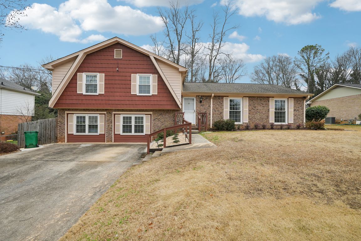 Sanden Ferry Dr-S0701-001.jpg