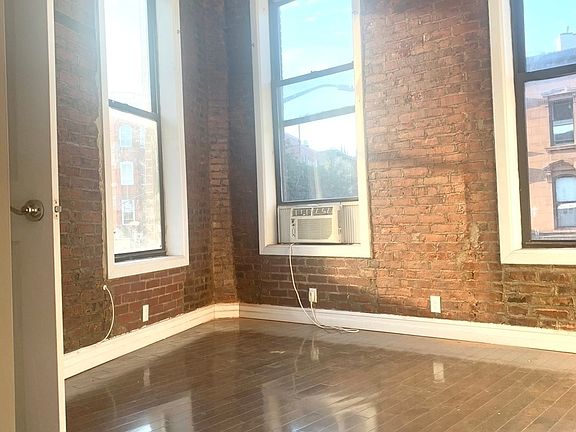 3rd image of 515 Washington Ave #2F