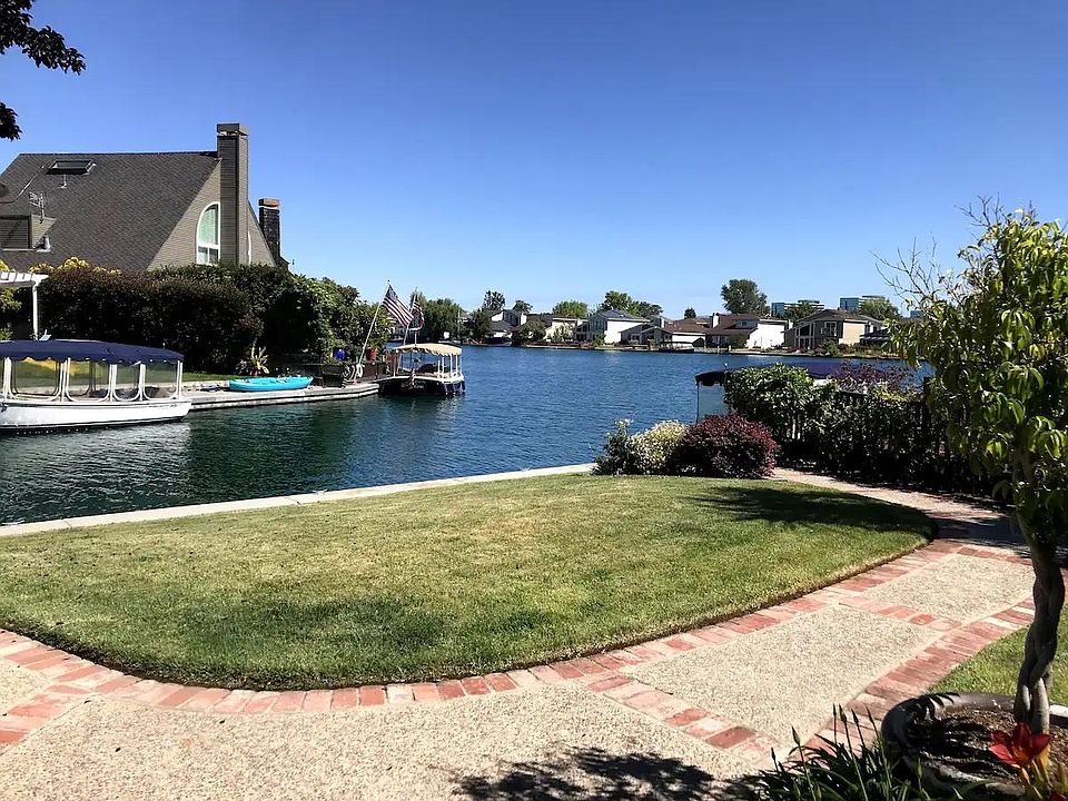 Backyard with access to water