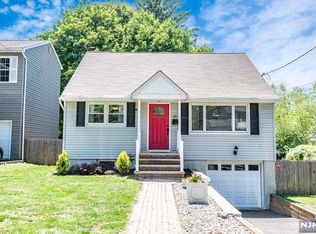 35 Mountain Ave, Park Ridge, NJ 07656