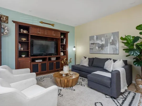 17011 Calle Trevino Unit 5, San Diego, CA 92127