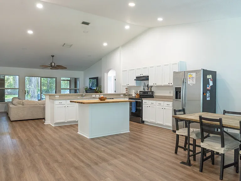 1511 McCrea Dr — Photo 3