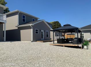 329 7th St, Lake City, TN 37769