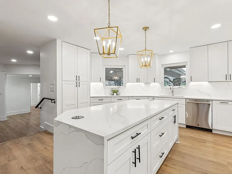 7420 Royal Ln — Photo 16