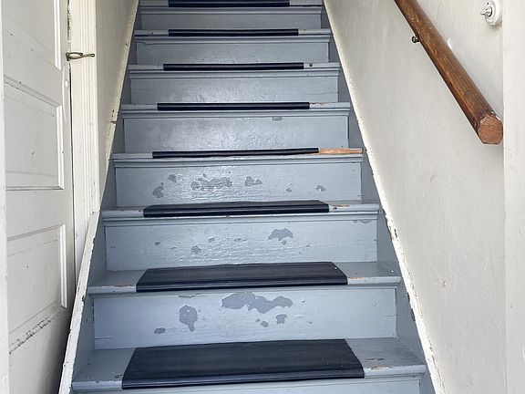 3rd image of 284 1/2 Fairbanks Ave