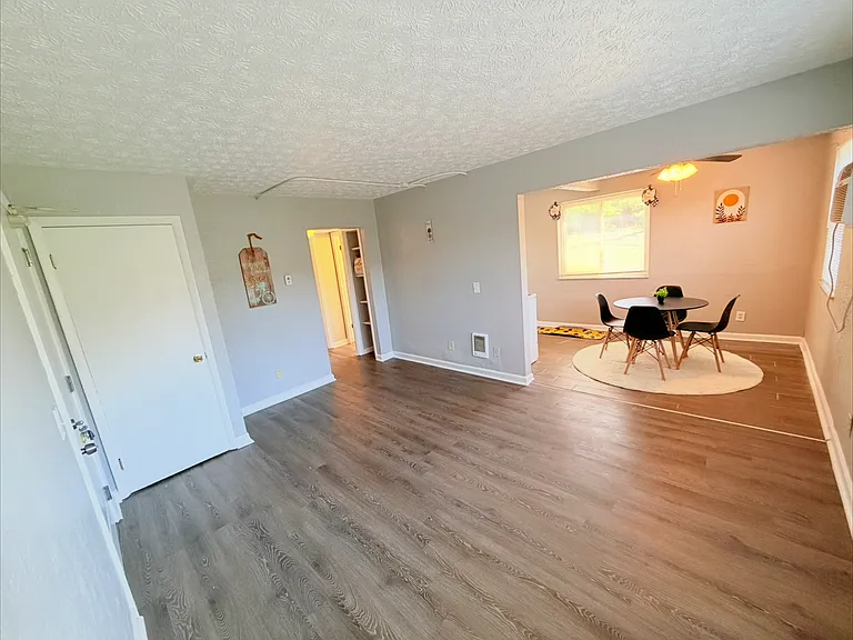 1437 Ambrose Ave #3 — Photo 2