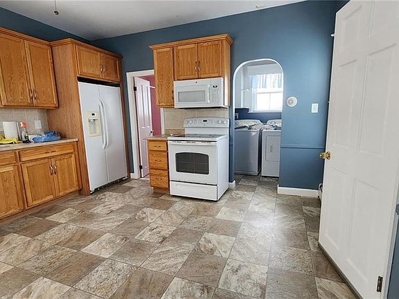 4th image of 359 Wood St #363