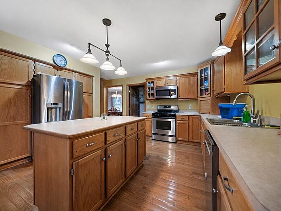 5th image of 525 Gleneagles Dr
