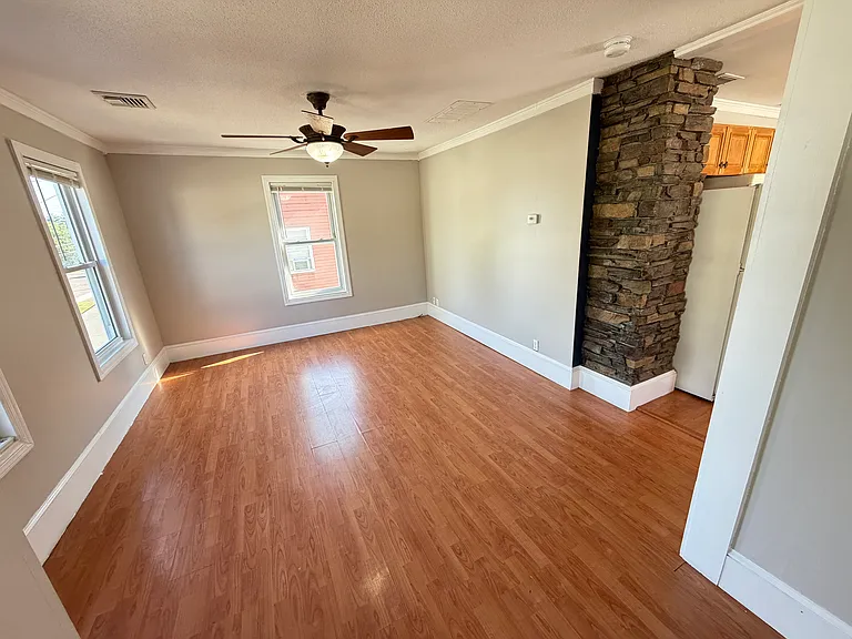 10 Taylor Ave #10 — Photo 8