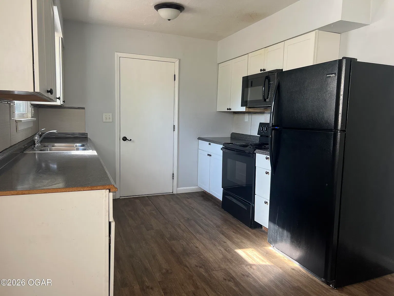 4 bed, 2.0 bath, 1650 sqft, $1,400 — Photo 2