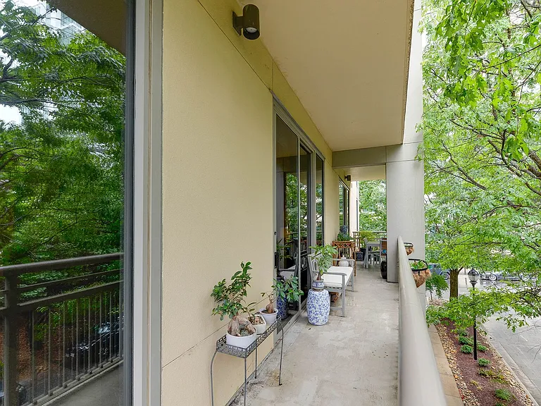 701 Royal Ct #306 — Photo 32